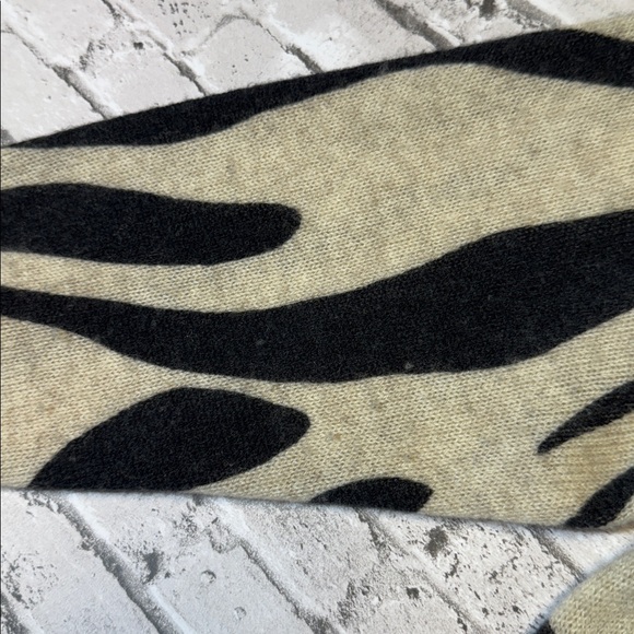 Brochu Walker womens XS tan black zebra print 100% cashmere cardigan sweater - Picture 4 of 6